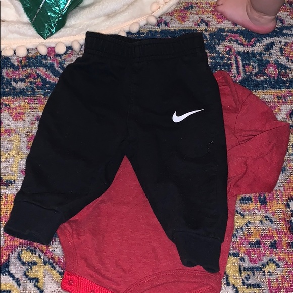 Nike two piece - Picture 3 of 5